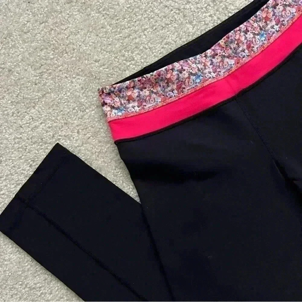 Lululemon Leggings Black & Flowers Women’s Size 8 Gym Active Yoga